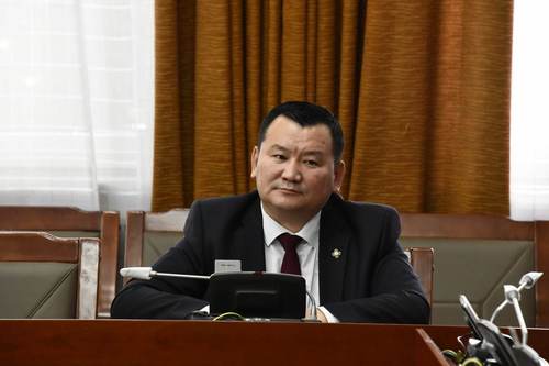 Хууль зүйн байнгын хорооны даргаар УИХ-ын гишүүн Л.Мөнхбаатарыг сонгохыг дэмжлээ