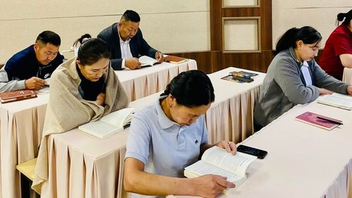 “Өглөө (өдөр)-ийн уншлагын цаг” аяныг өрнүүлж байна