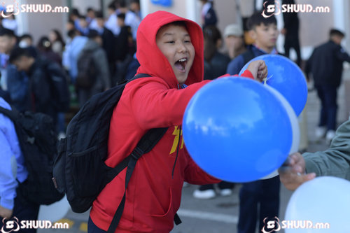 ФОТО: Хүүхдийн инээд цалгисан хичээлийн шинэ жил