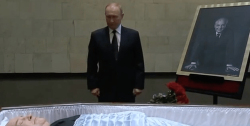 Путин Горбачевыг оршуулах ёслолоос өмнө ганцаараа очиж салах ёс хийжээ