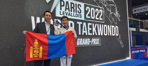 Х.Энхтуяа Парист төрийн дууллаа эгшиглүүллээ