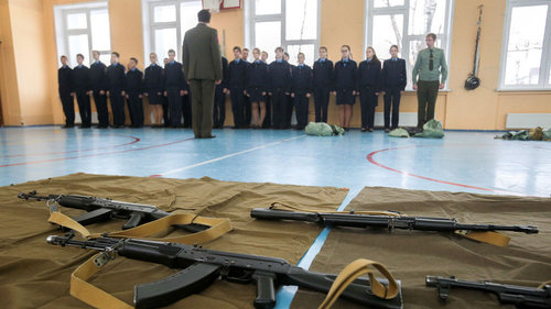 Украины түр эзлэгдсэн нутагт ажиллаж байсан орос багш нарыг баривчилж, ял онооно