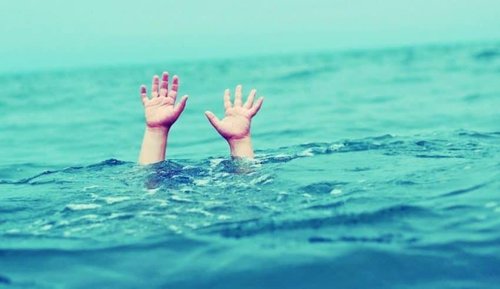 Хоёр настай охин усанд живж энджээ