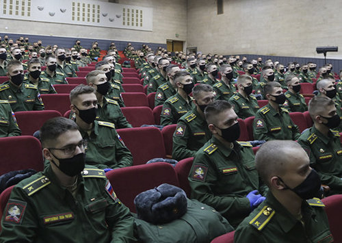 ОХУ сонсогчдоо хугацаанаас нь өмнө төгсгөж, офицерийн бүрэлдэхүүнээ нөхөхөөр оролдож байна