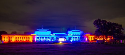 Австралийн түүхэн барилгуудыг Монгол Улсын төрийн далбааны өнгөөр гэрэлтүүлжээ