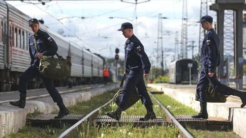 Оросын зарим мужийн цэргийн үүрэгтнүүдийг бүс нутгаасаа гарахыг хоригложээ