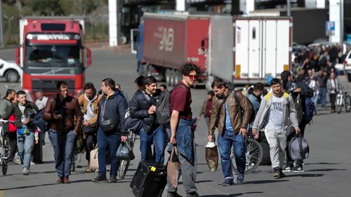 Дайчилгаанд дургүйцсэн оросуудыг бухимдуулахгүйн тулд ОХУ хилээ бүрэн хаахаар яарахгүй