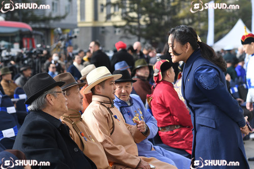 Ч.Номин сайдын АЛТАН ХАВЧААР олны анхаарлыг татав