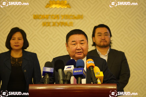 Д.Ганбат: Монгол Улс дефольт зарлахад ойрхон байна