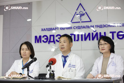 ХӨСҮТ: Вакцин андуурч хийсэн долоон иргэнийг Сүхбаатар аймгаас ХӨСҮТ-д авчирсан