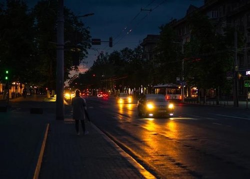 Молдавын барилгын гэрэлтүүлгүүдийг унтрааж, иргэдийг эрчим хүчээ хэмнэхийг уриалжээ