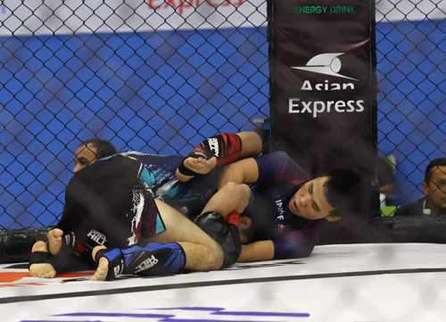 Б.Отгонбаатар холимог тулааны залуучуудын АШТ-ээс мөнгөн медаль хүртлээ