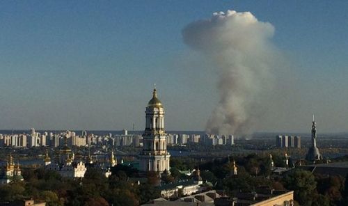 Оросын цохилтын улмаас Киевийн зарим хэсэгт эрчим хүч, усгүй болжээ