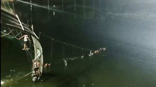 Энэтхэгт гүүр нурсны улмаас амиа алдсан хүний тоо нэмэгдэж, 141 болжээ