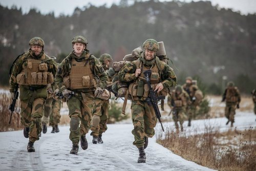Орос, Украины дайнаас үүдэн Норвеги зэвсэгт хүчнээ байлдааны өндөржүүлсэн бэлэн байдалд орууллаа