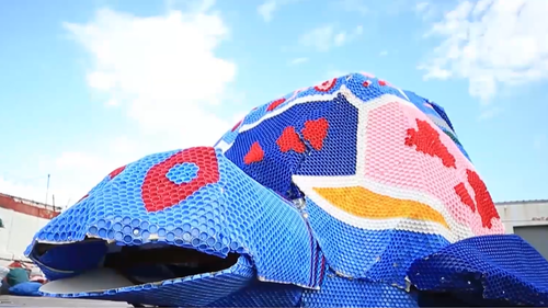 Ливанд хуванцар саваар асар том яст мэлхий бүтээжээ