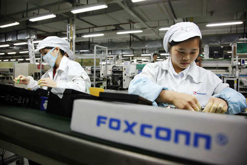 Хятадын чөлөөнд гарсан цэргийн алба хаагчдыг Foxconn үйлдвэрт ажиллахыг уриалжээ