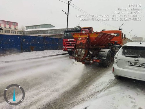 Халтиргаа ихтэй байршлуудад давс, бодис цацаж байна