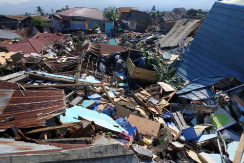 Индонезид газар хөдөлсний улмаас 160 гаруй хүн амиа алдаж, олон зуун хүн гэмтжээ