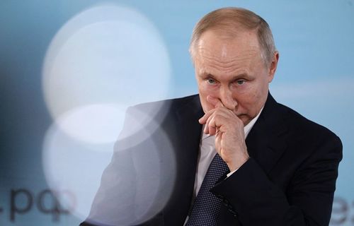 Орос ээжүүд: Путин, та эр хүн л юм бол ээжүүдтэй уулз!