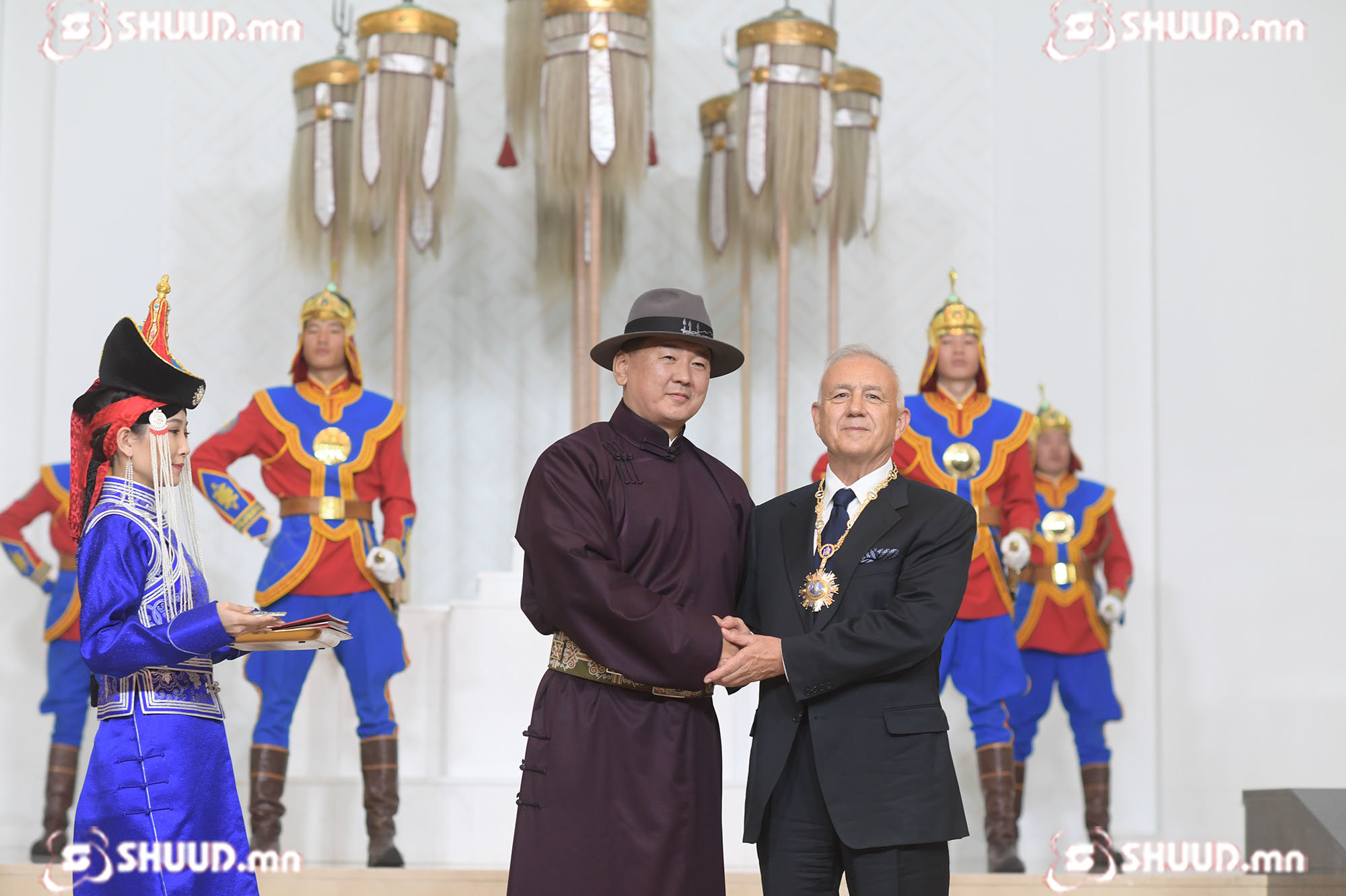 Жак Уэтерфорд,  Д.Доржготов нарт “Чингис хаан” одон ХҮРТЭЭЛЭЭ