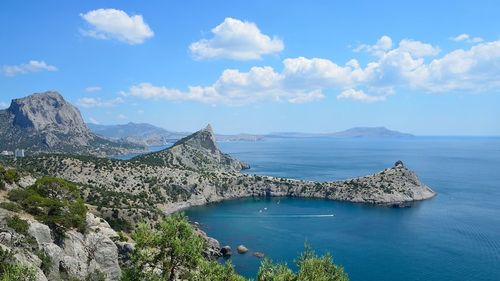 Зеленский Крымийг цэргийн бус аргаар эргүүлэн авах талаар бодолцоно