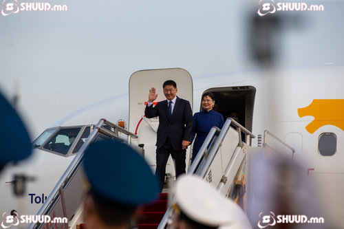 ФОТО: Ерөнхийлөгч У.Хүрэлсүх БНХАУ-д хүрэлцэн очлоо