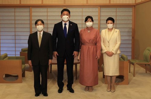 Ерөнхийлөгч У.Хүрэлсүх гэргийн хамт Японы Эзэн хаанд бараалхав