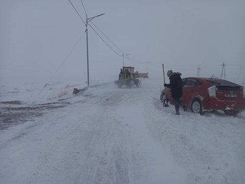 Цасанд боогдсон 37 иргэнийг аварчээ