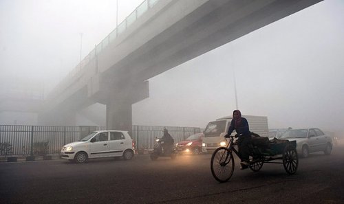 Агаарын бохирдлын улмаас Нью-Делид хувийн машинаа унахыг хориглолоо