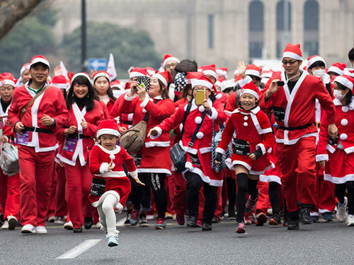 Токиод Санта-Клаусын марафон болжээ