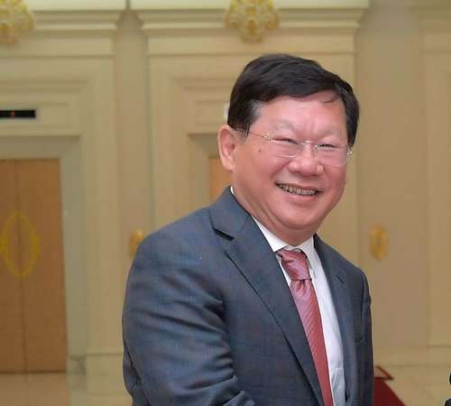 Хятадын тэрбумтан Америкийн төрийн албан тушаалтныг хахуулдсан хэргээр баривчлагджээ