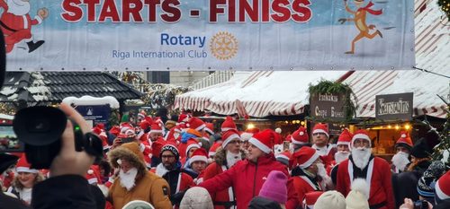 Рига хотод Санта-Клаусын марафон болжээ
