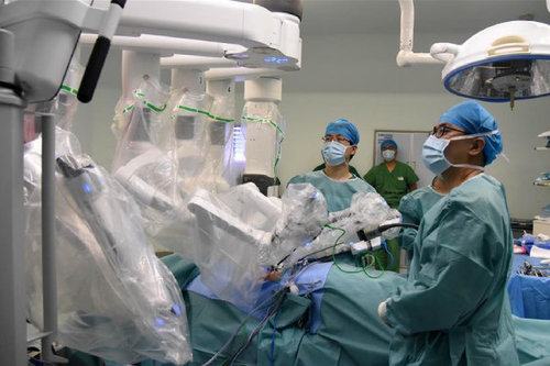 Хятадад робот мэс засалч өвдөгний үе солих хагалгааг амжилттай хийжээ