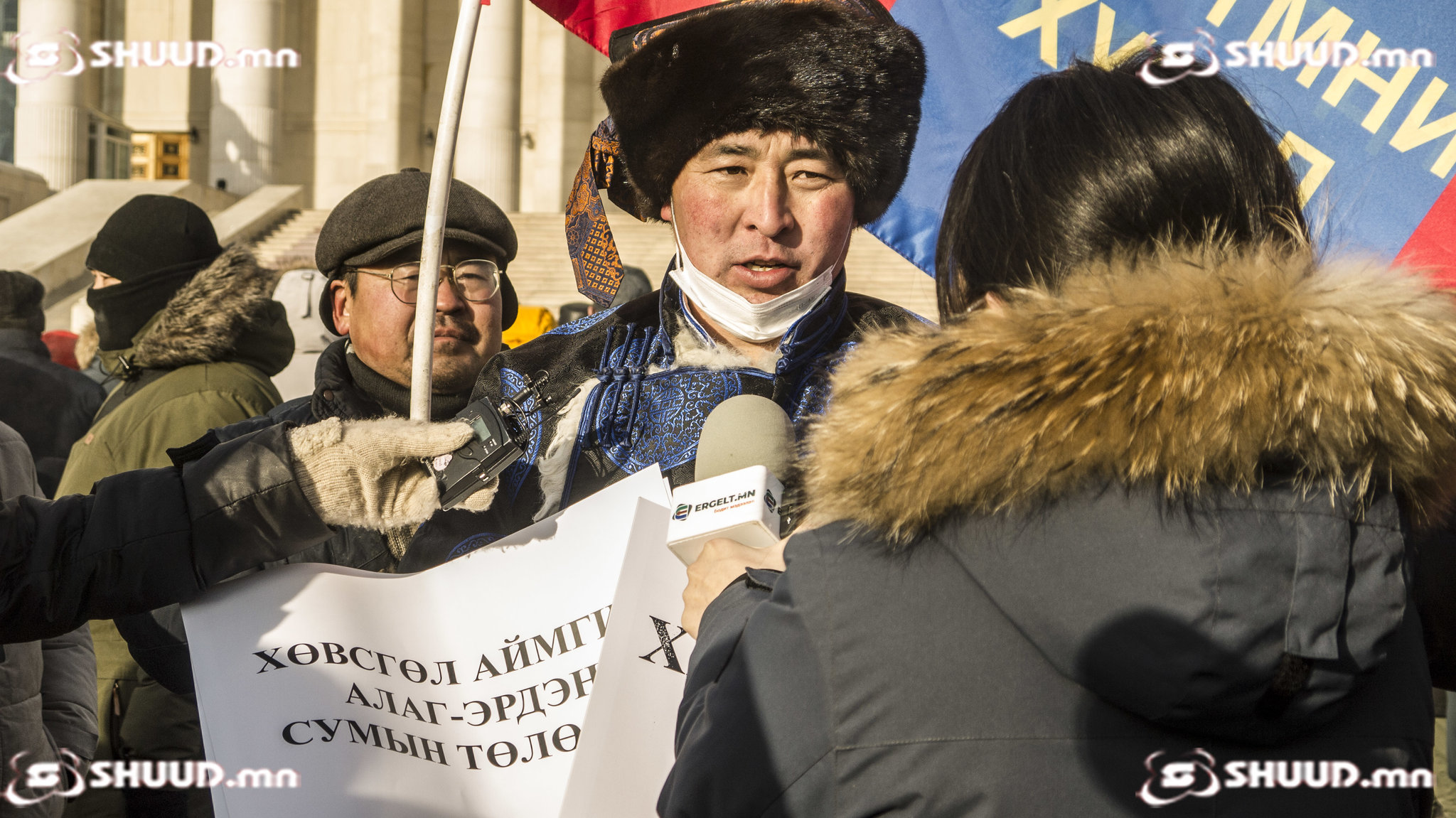 Жагсагчид:  Нүүрсний хулгайг эхлүүлсэн нууц эздийг зарлахыг шаардаж байна