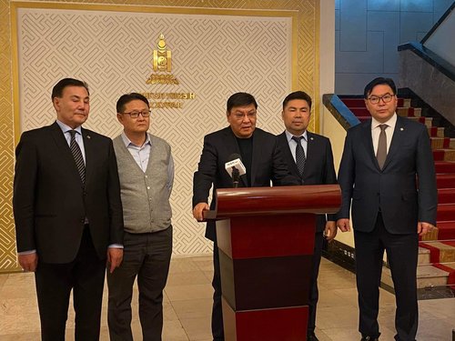 МАН-д гомдогсдын бүлэг үүсэж, намаасаа гарахаар зэхжээ