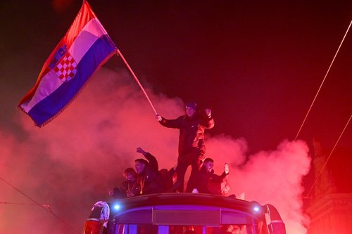 ФОТО: Франц, Хорват, Мароккогийн дэмжигчид багуудаа аваргууд шиг хүлээн авчээ