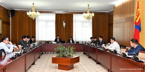 Эрдэнэтийн овоолгоос П.Цагаан ганцаараа жилдээ 100 сая ам.доллар ашиг авахыг гишүүд дэмжлээ