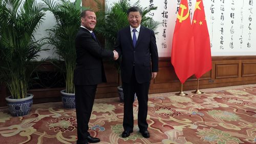 Ши Жинпинь Дмитрий Медведев нар Бээжинд уулзжээ