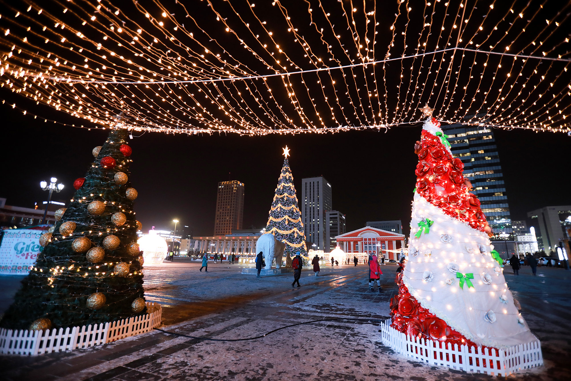 ФОТО: Шинэ жилийн гоёлоо 