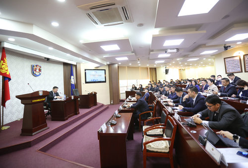 Нийслэлийн замд өглөө бүр 30-40 тонн давс, бодис цацаж байна