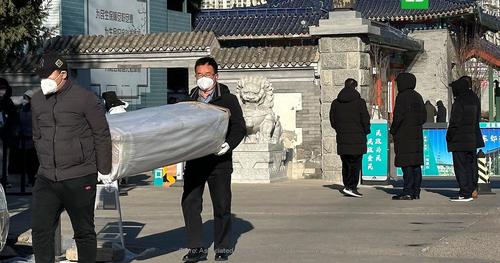 Блүмберг: Хятадад ковидын улмаас нас баралт эрс нэмэгдэж, чандарлах газрууд ачааллаа дийлэхгүй байна