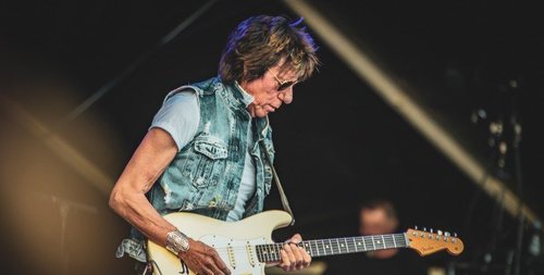 Хамгийн алдартай гитарчдын нэг Жефф Бек таалал төгсжээ