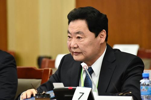 Б.Эрдэнэбатад ХИЛИЙН хориг тавьжээ