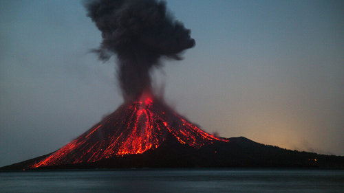 Индонезид Анак-Кракатау галт уул сэргэжээ