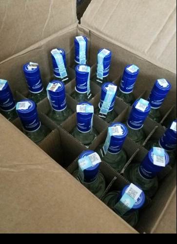 Айлын хашаанаас их хэмжээний архи, татварын тэмдэгт илрүүлжээ