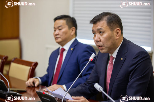 Ерөнхийлөгч асан Х.Баттулга гурван хүүхэдтэйгээ хамт гэрчээр дуудагдлаа