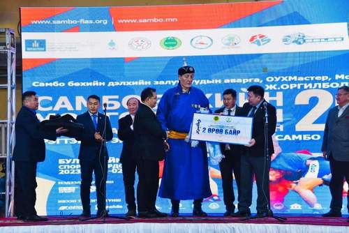 Монгол улсын начин Ж.Оргилболдод 2 өрөө байр бэлэглэлээ 