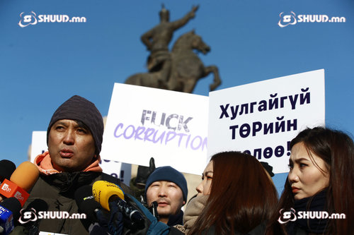 Т.Доржханд: Би автобус, воган, гудамжаар явж сонингоо тараана