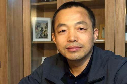 Хятадын тэрс үзэлтэн хүний эрхийн салбарын шагнал хүртжээ